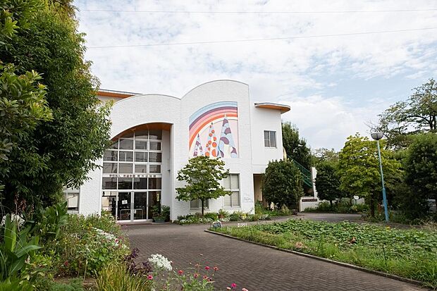 青木幼稚園 750m ~895m 10分~12分!
この距離であれば歩いて通園も可能ですね♪