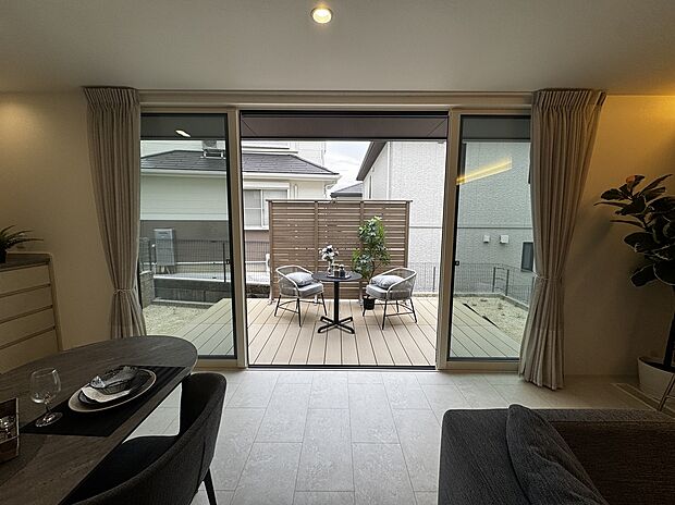 【【D-8号棟】テラス】■価格/5490万円■土地面積/166.28m2(約50.29坪)■建物面積/99.81m2(約30.19坪)■間取/3LDK＋S■接道/東側■駐車場2台　　　　　　　　　　　　　　　　　　　