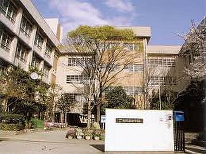 尼崎市立小田北中学校 1300m