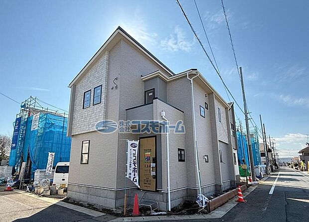 【現地外観】
買い物施設や教育施設も揃った、便利さと落ち着きが両立した住宅街に誕生する全9棟の新築分譲住宅!