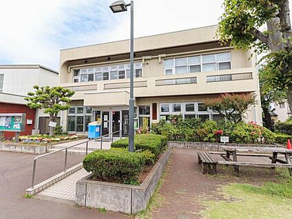 青梅市新町図書館 144m(徒歩2分)
