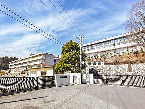 青梅市立吹上中学校（約1,127m）