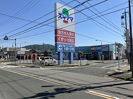 ドラッグスギヤマ宝店 現地から440m。(徒歩6分。)
