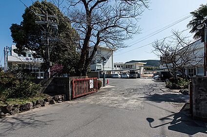 町立上富田中学校 現地から1390m。(徒歩18分。)