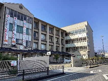 彦根市立東中学校 現地から1650m。(徒歩21分。(最長))