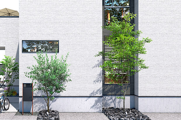 【【街を彩る植栽たち】】緑鮮やかな常緑樹のシマトネリコをはじめ、様々な木々や花たちが四季折々に街を瑞々しく飾ります。建物周囲の砂利部には防草シートを採用しました。