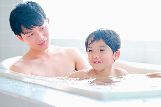 【【ウルトラファインバブル】】ウルトラファインバブルのお湯は、乾燥しがちな肌の潤いを持続させます。また、洗浄効果の高いお湯なので、水回りの汚れや水垢を付きにくくし、日々の掃除をより楽にします。※「ウルトラファインバブル」は一般社団