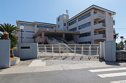 大袋東小学校（現地より徒歩18分） 約1400m