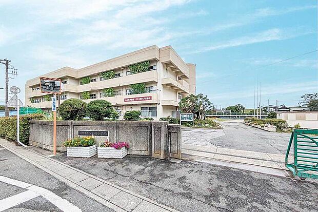 八木郷小学校（現地より徒歩22分）