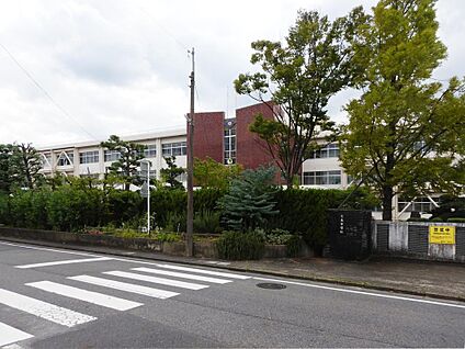 栗東中学校 約2020m