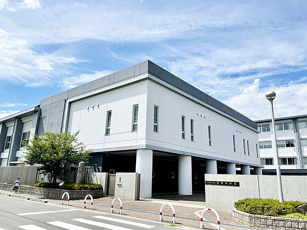 木津川市立木津中学校（約1,100m）