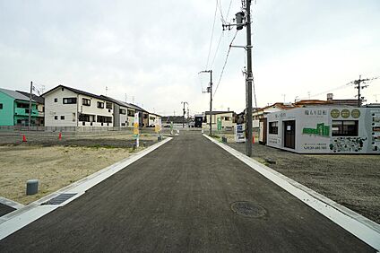【前面道路含む現地写真】
