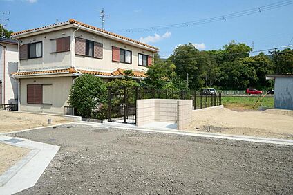 【前面道路含む現地写真】