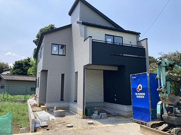 現在建築中の新築住宅です！これから素敵な住まいが完成するのが楽しみですね☆　