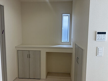 キッチン横には便利なパントリーを備え、収納力も充実しています