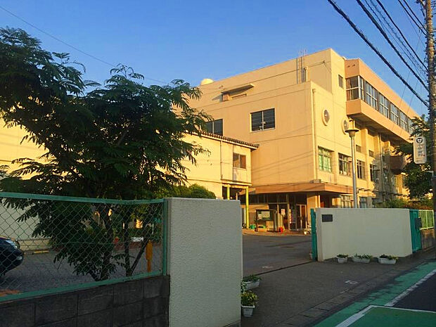 前川東小学校（約426m）