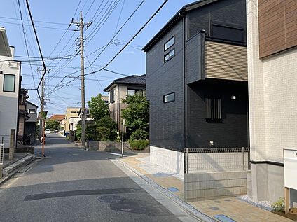 【街並み】前面道路はゆとりがあり、車の運転や駐車もしやすい環