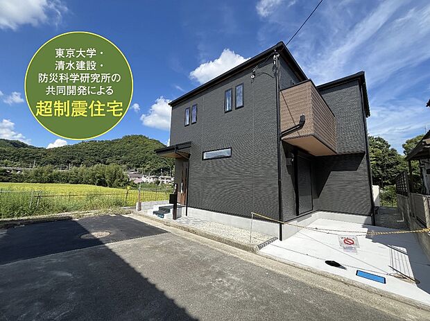 【売主につき仲介手数料不要】前面道路は約5.3mございます。車通りが少なくお子様の飛び出しも安心です。
幅広い道路ですので駐車もスムーズに行うことができますよ♪