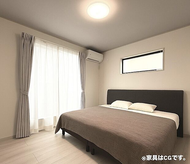 【主寝室】散らかりがちなお部屋も、スッキリのウォークインクローゼット付!各居室収納を完備しているので、「もの」が増えても置き場所に困らないため、ライフスタイルの変化に対応しやすいです。