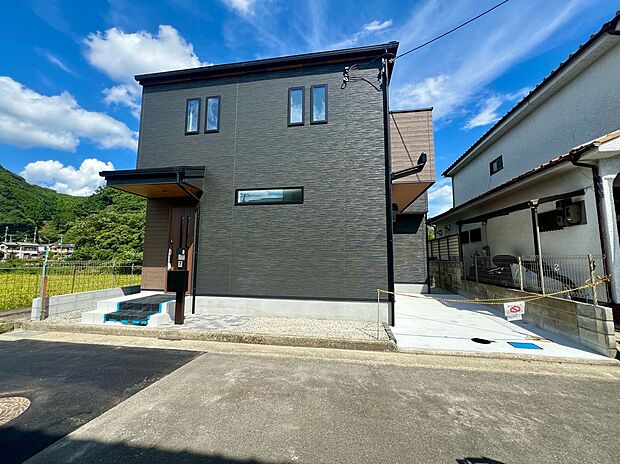 【外観写真】売主につき仲介手数料不要!どんなお悩みでもご相談ください。弊社はお客様の目線に立ちお客様が安心して納得できるまで全力でサポートいたしますのでよろしくお願いいたします!