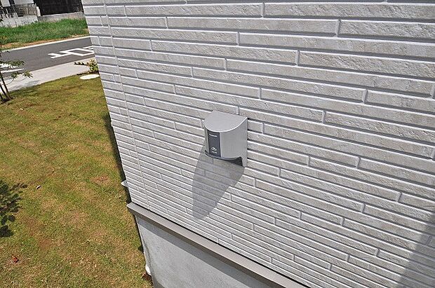 【EV用充電設備】電気自動車用の充電設備付きです。