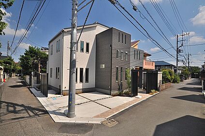 前面道路含む現地外観写真