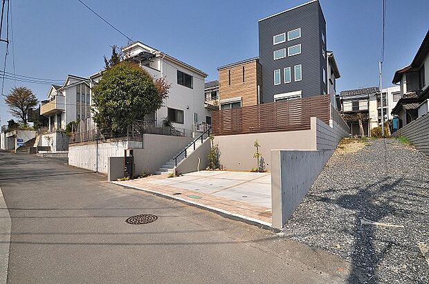 【現地外観写真】前面道路含む現地外観写真