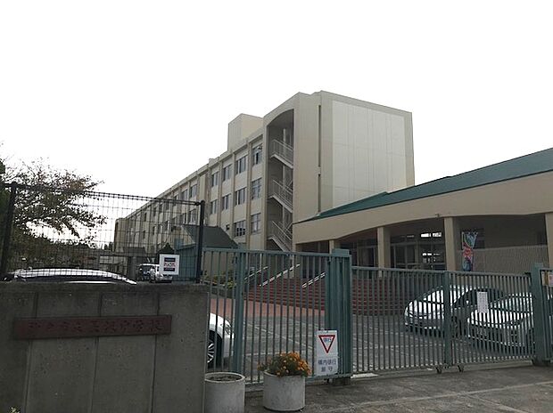 長坂中学校(約2,200m)