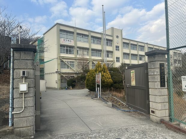 伊川谷中学校(約400m)