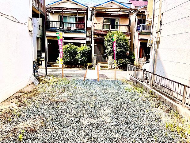 【現地写真】
耐震等級3相当×省エネ等級4が標準仕様で安心の暮らしを実現！2階にLDKを配置することで、17帖以上の広々とした空間を確保できます♪