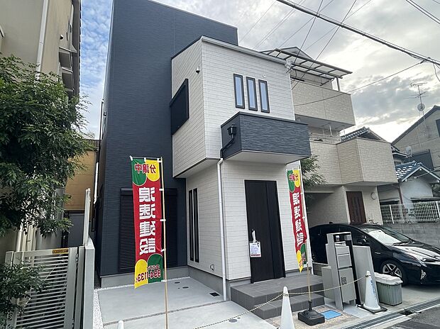 【外観】ツートンカラーが印象的な外観です。明るいホワイトは清潔感を、ブラックが重厚なイメージを与える、スタイリッシュな仕上がりとなりました。