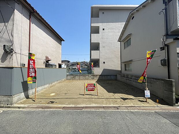 【【前面道路含む現地写真】】八尾市立西山本小学校まで徒歩4分、こども園や保育園が徒歩7分圏内に揃う住環境。子育て世帯にも嬉しい立地です。
