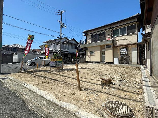【【前面道路含む現地写真】】JR関西本線「志紀」駅まで徒歩8分。交通アクセス良好。小・中学校やこども園、保育園が徒歩10分圏内に揃い、通学・通園に負担の少ない立地です。