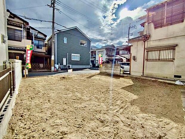 【【現地土地写真】】こだわりの建物プラン例をご用意♪20帖以上の2階LDKや2台分のカースペースも検討可能です(車種による)!