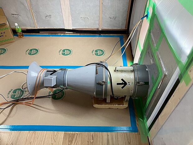 【断熱・気密】断熱性能を示すUA値は0.42W/m2・K、気密性能を示すC値は0.38cm2/m2。一年を通して外気の影響を受けにくく、冷暖房効率にも配慮した住まいです。