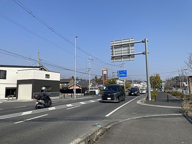 セブンイレブン(約280m)