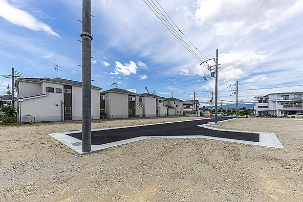 【【現地写真】】陽当たりも良く、アクセスも自由自在の快適さを叶えた大型分譲地です!造成工事も完成し、お客様のお家がこれから着工致します!楽しみですね◎