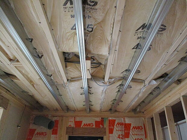 【家の剛性UP】１階天井ボードの下地材を軽量鉄骨で剛性UP