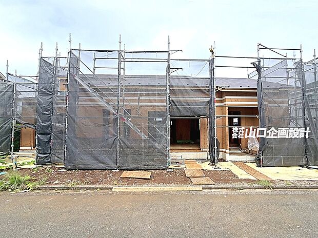 【現地写真　2026年9月撮影】建て方工事中です。