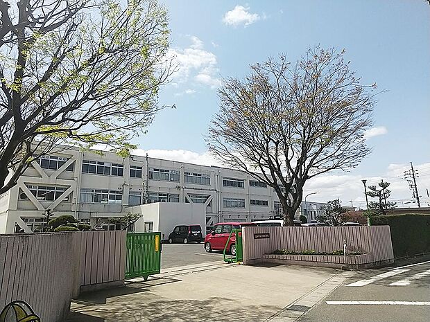 春日井市立神領小学校(約600m)