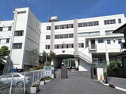 羽曳野市立誉田中学校 約1300m(徒歩17分)