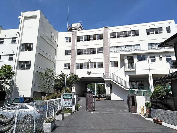 羽曳野市立誉田中学校