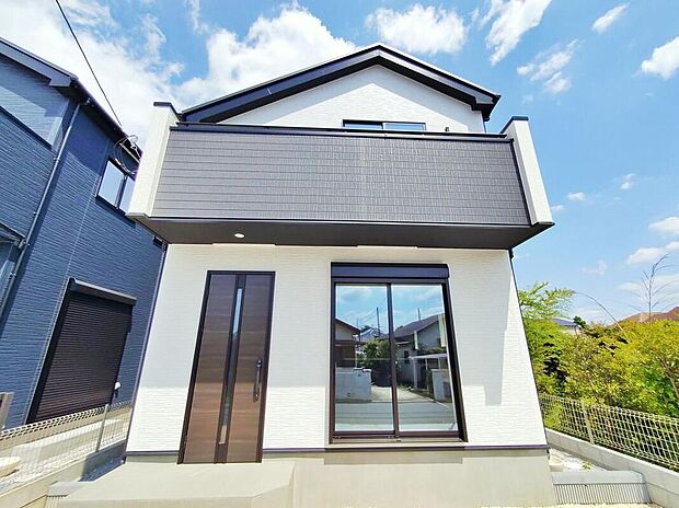 【現地外観写真】2号棟京王線「調布」駅までバス16分「天文台前」停歩7分♪自転車11分♪周辺にコンビニや、緑豊かな植物公園が近く、自然と調和できる穏やかな暮らしを楽しむことができます。