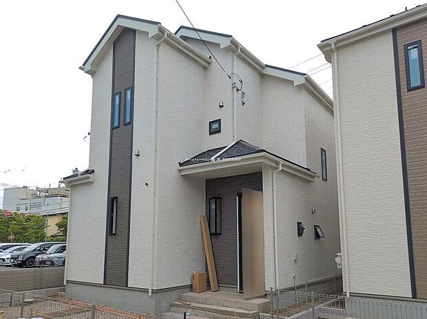 【現地外観写真】P号棟
住宅性能評価で耐震等級3(最高等級)を取得!お客様を守る大切な住宅だからこそ、第三者の検査を受けて安心して住んでいただける住宅をご案内させて頂きます。