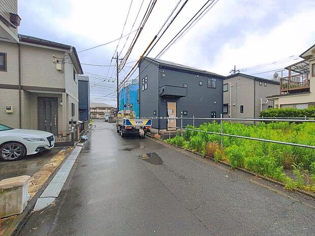【前面道路含む現地写真】１号棟
小平第六小学校・小平第二中学校まで徒歩7分◎マミーマート小平小川店まで徒歩4分です！子育て家庭にも暮らしやすいエリア◎
