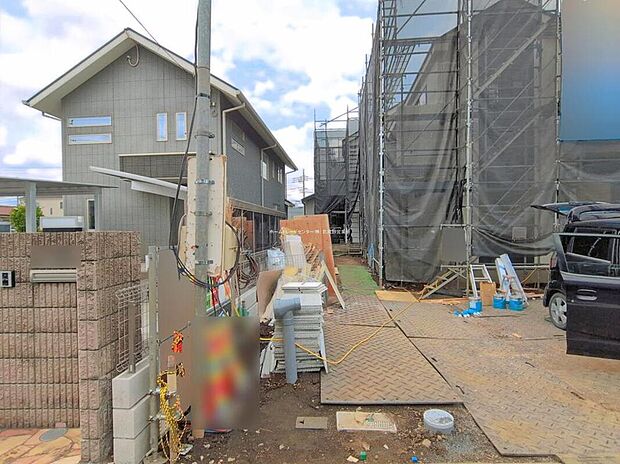 【現地外観写真】A号棟
ひとたび扉を開けばそこに待っているのは上質な空間とマイホームでの新生活をイメージさせる優雅なひととき。「この家なら…」ではなく「ここに住みたい♪」と思う感動をお届けいたします。