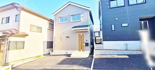 【現地外観写真】
ひとたび扉を開けばそこに待っているのは上質な空間とマイホームでの新生活をイメージさせる優雅なひととき。「この家なら…」ではなく「ここに住みたい♪」と思う感動をお届けいたします。