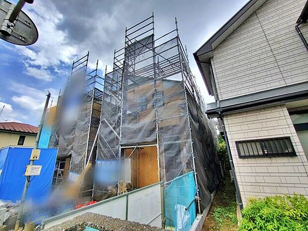 【現地外観写真】
ひとたび扉を開けばそこに待っているのは上質な空間とマイホームでの新生活をイメージさせる優雅なひととき。「この家なら…」ではなく「ここに住みたい♪」と思う感動をお届けいたします