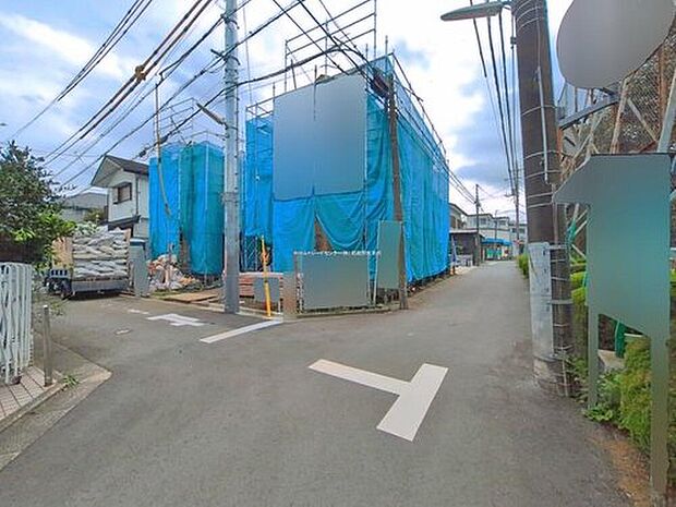 【前面道路含む現地写真】A号棟
閑静な住宅街は落ち着いた新生活を送るのにぴったりです♪ これだけではない魅力が、現地できっと見つかる!お問合せをお待ちしております。