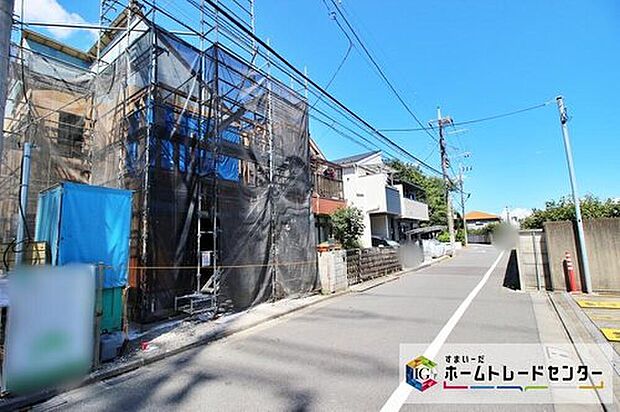 【現地外観写真】
ひとたび扉を開けばそこに待っているのは上質な空間とマイホームでの新生活をイメージさせる優雅なひととき。「この家なら…」ではなく「ここに住みたい♪」と思う感動をお届けいたします